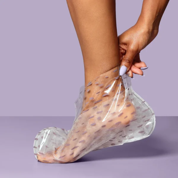 Masque exfoliant pour les pieds Smooth Moves aux acides de fruits naturels – Image 2